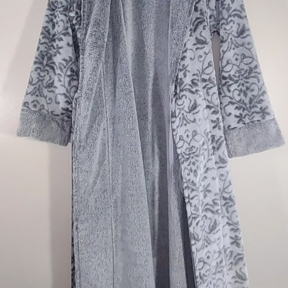 NWT Charter Club Super Soft Floral Scroll Plush Robe Gray & Cream Women's XS/S - Picture 11 of 14